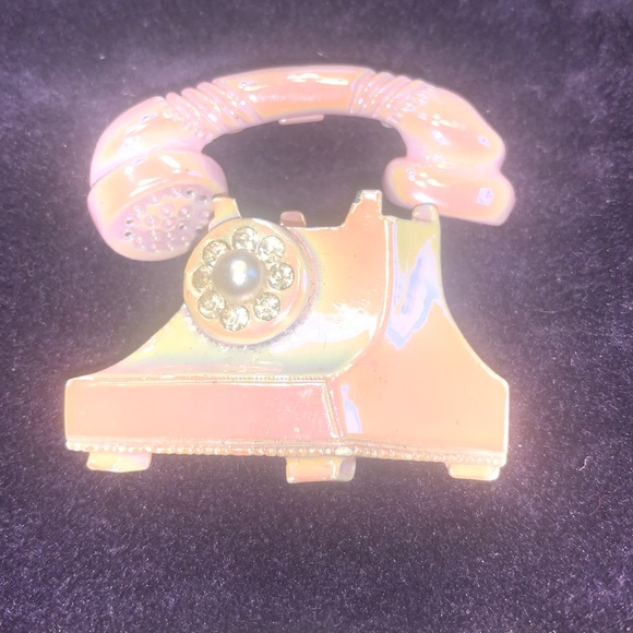 Vintage pink rotary phone brooch. - Picture 1 of 5